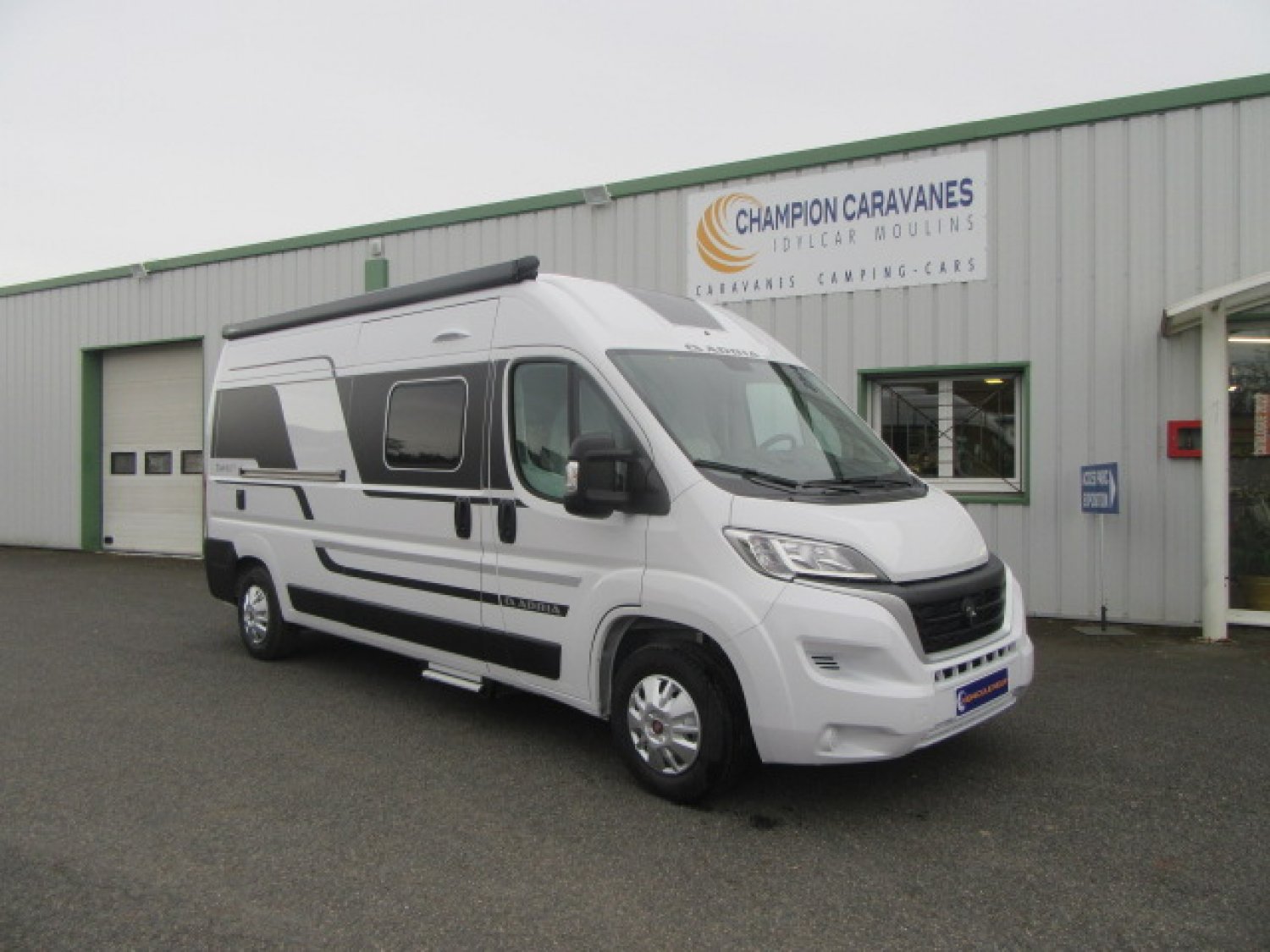 Antoine Caravanes et Camping Car - Adria TWIN PLUS 600 SPB à 68 350 €