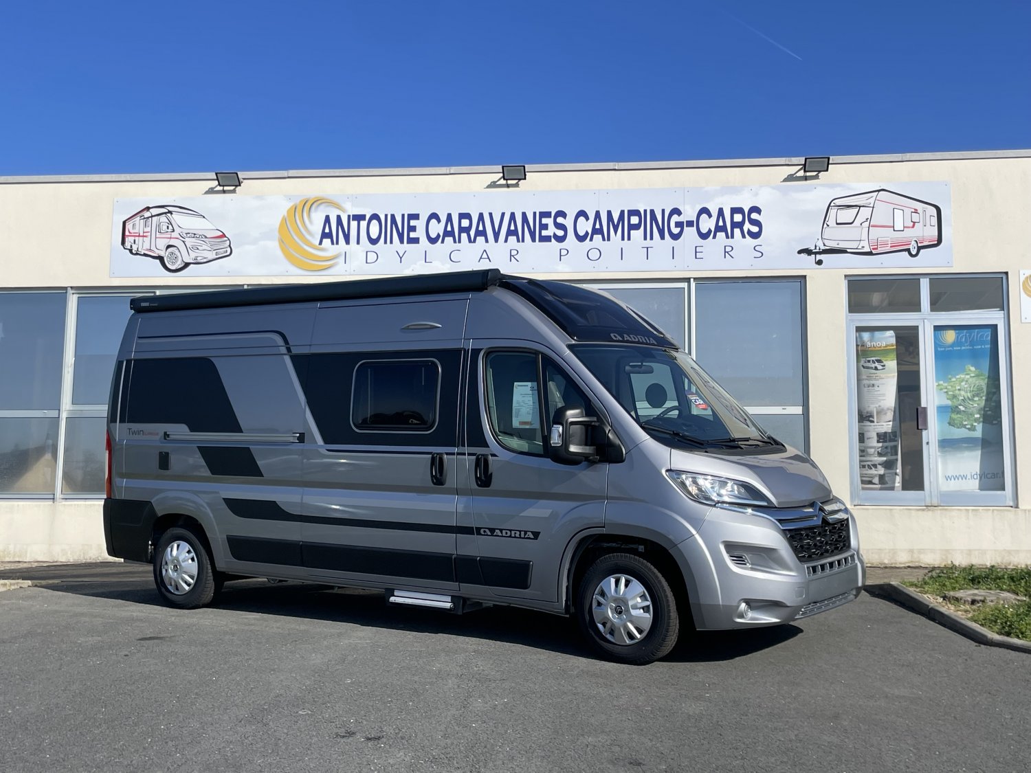 Antoine Caravanes et Camping Car - Adria TWIN SUPREME 600 SPB à 70 090 €