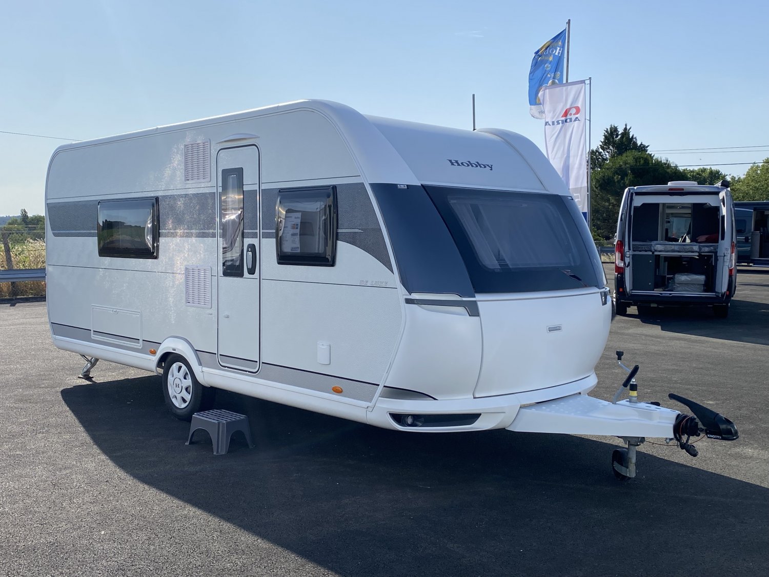 Antoine Caravanes et Camping Car - Hobby DE LUXE 495 WFB à 30 943 €