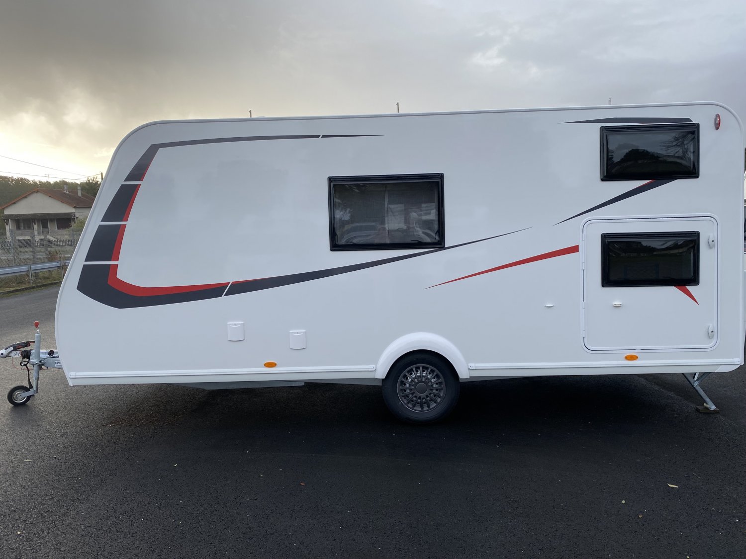 Antoine Caravanes et Camping Car - Sterckeman Easy 496 PE à 24 990€