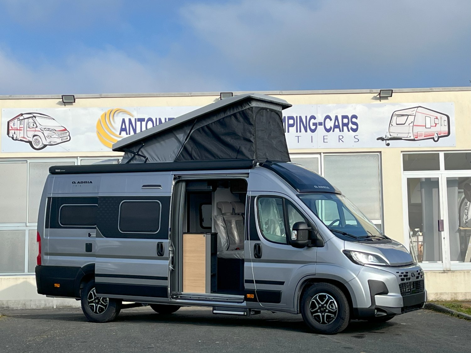 Antoine Caravanes et Camping Car - Adria TWIN SPORTS 640 SGX 60th à 82 190 €€