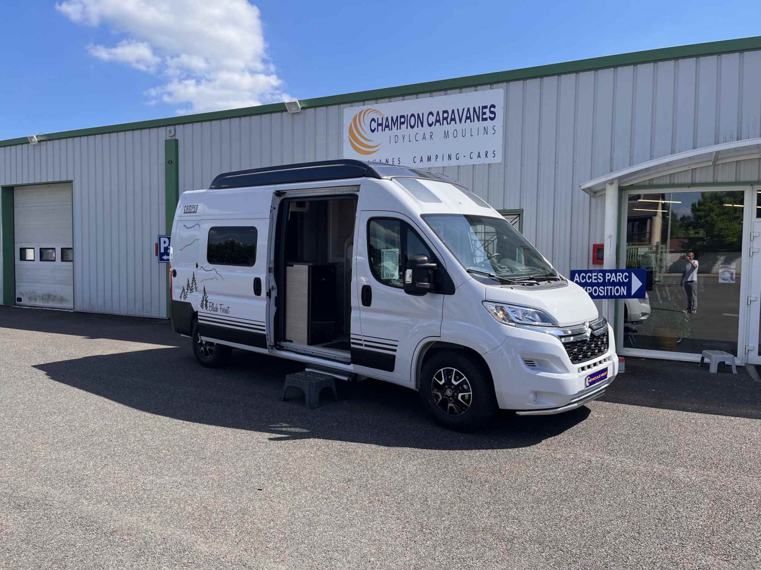 Antoine Caravanes et Camping Car - Burstner CAMPEO C 600 BLACK FOREST à 64 960 €