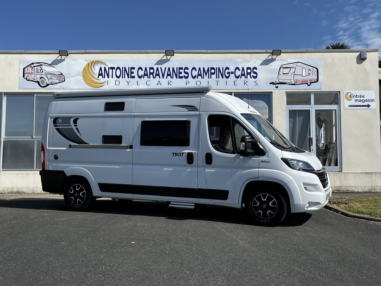 Antoine Caravanes et Camping Car - Chausson Twist V 594 à 47 750€€