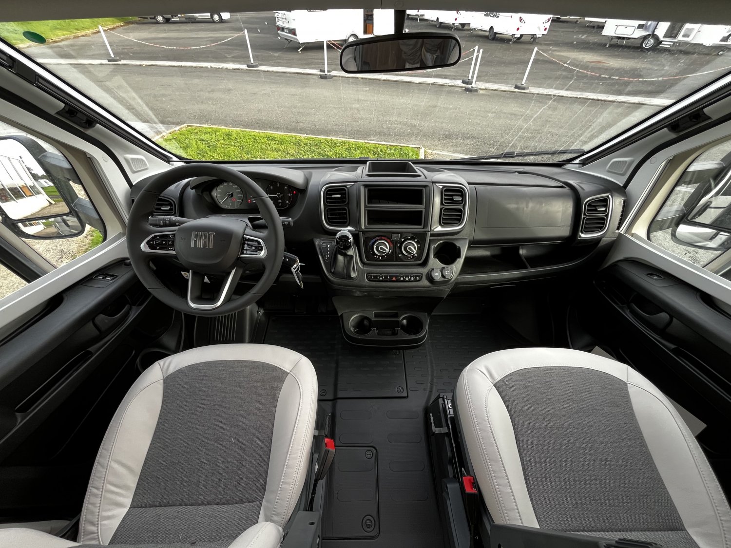 Antoine Caravanes et Camping Car MATRIX 650 DL 60th Adria