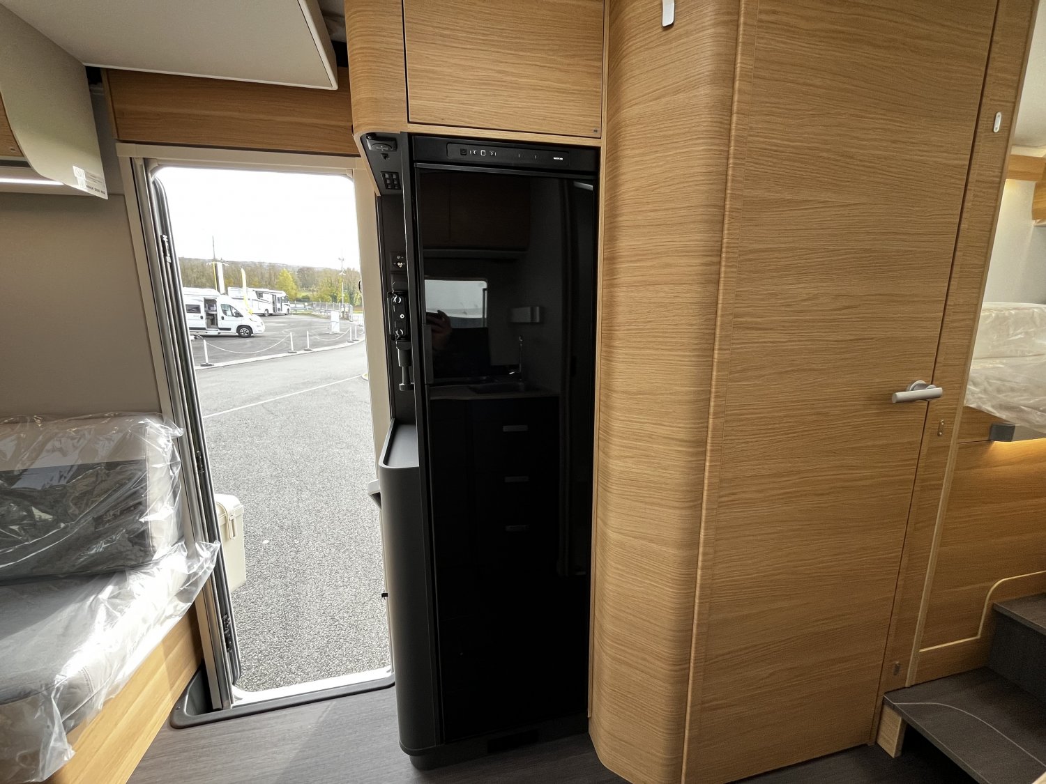 Antoine Caravanes et Camping Car MATRIX 650 DL 60th Adria