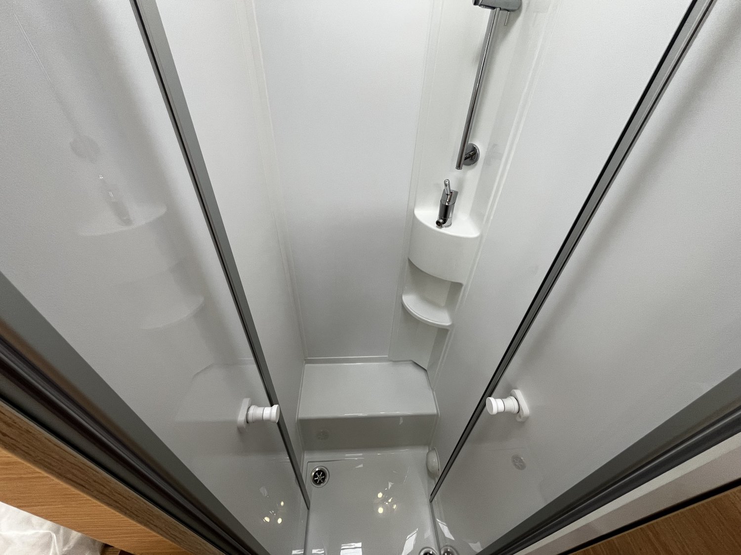 Antoine Caravanes et Camping Car MATRIX 650 DL 60th Adria