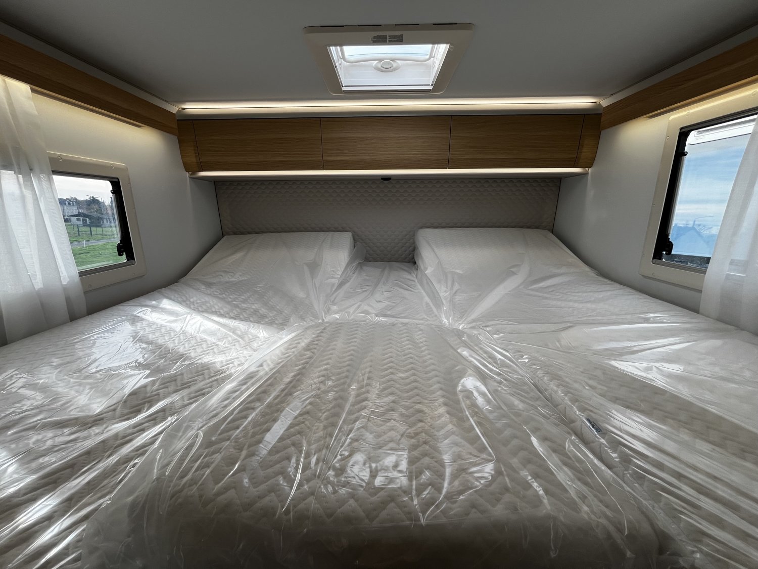 Antoine Caravanes et Camping Car MATRIX 650 DL 60th Adria