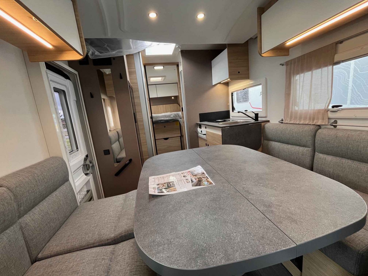 Antoine Caravanes et Camping Car CHALLENGER 318 ANNIVERSAIRE Challenger