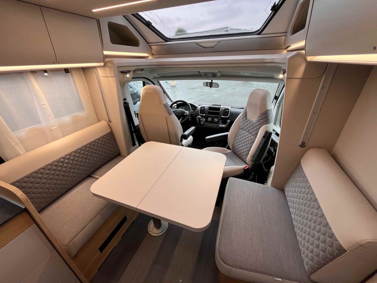 Antoine Caravanes et Camping Car Matrix Axess 650 DL Adria