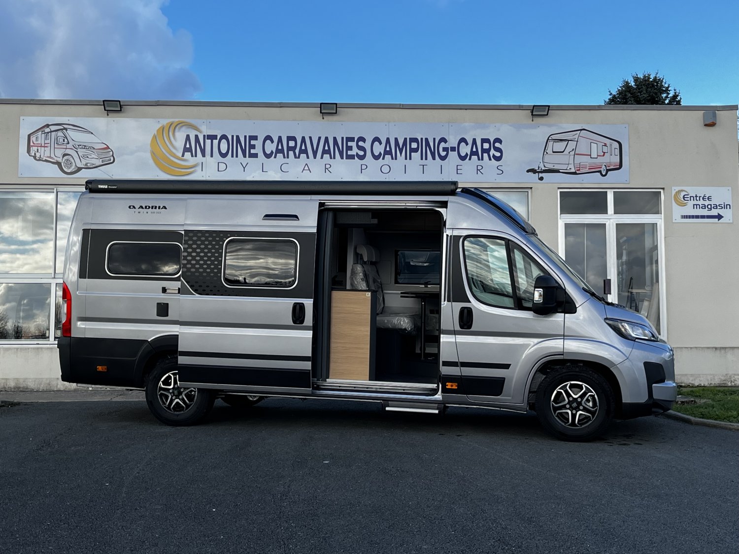 Antoine Caravanes et Camping Car - Adria TWIN 640 SGX 60th à 77 390€