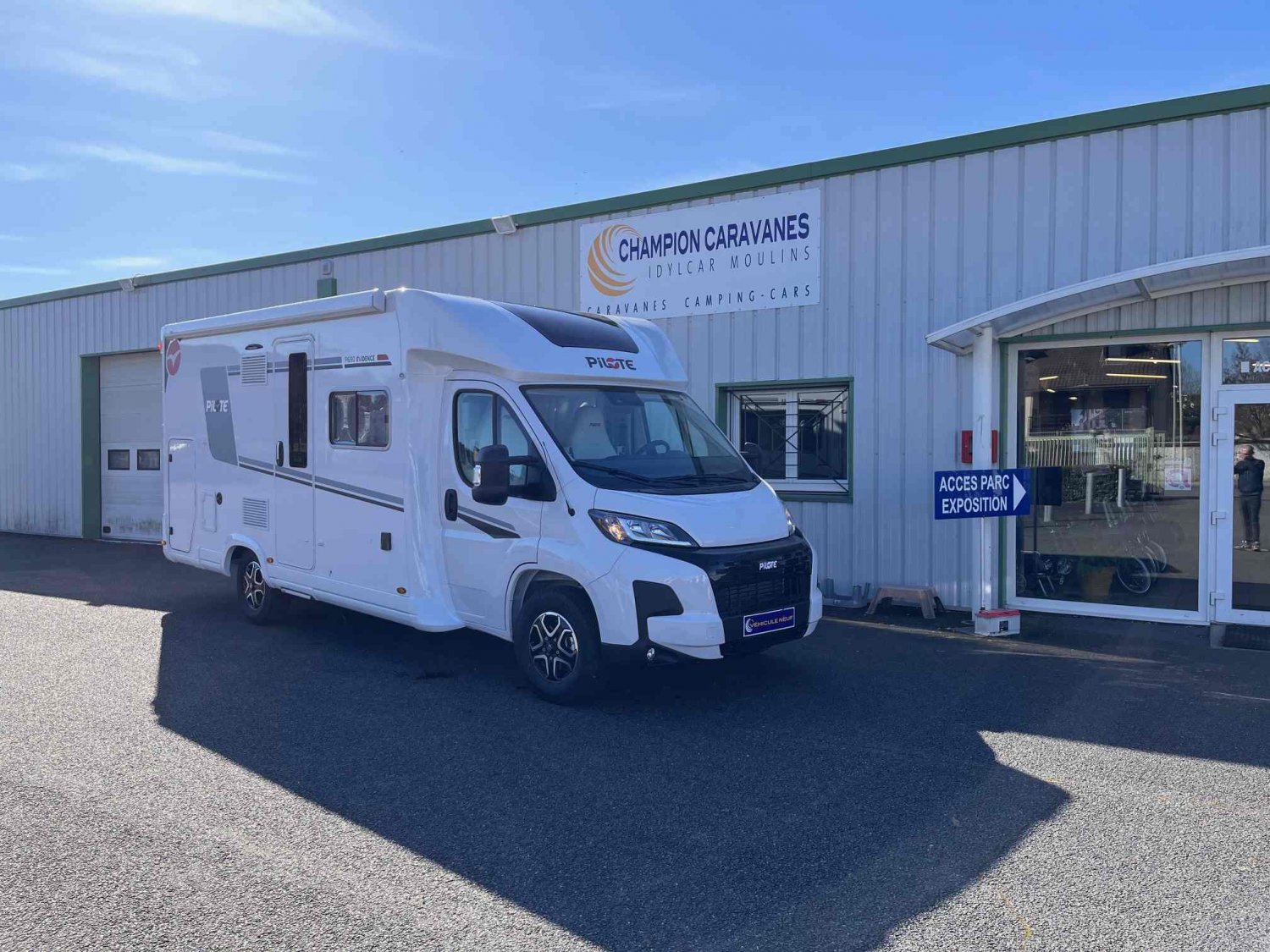 Antoine Caravanes et Camping Car - Pilote P 690 à 77 650 €