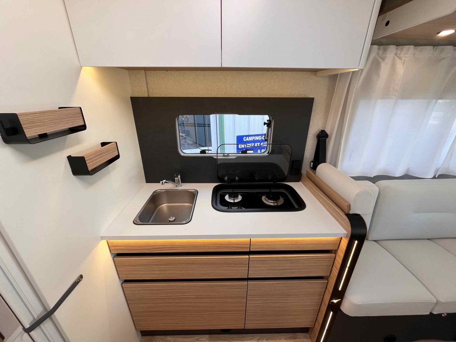 Antoine Caravanes et Camping Car P 690 Pilote