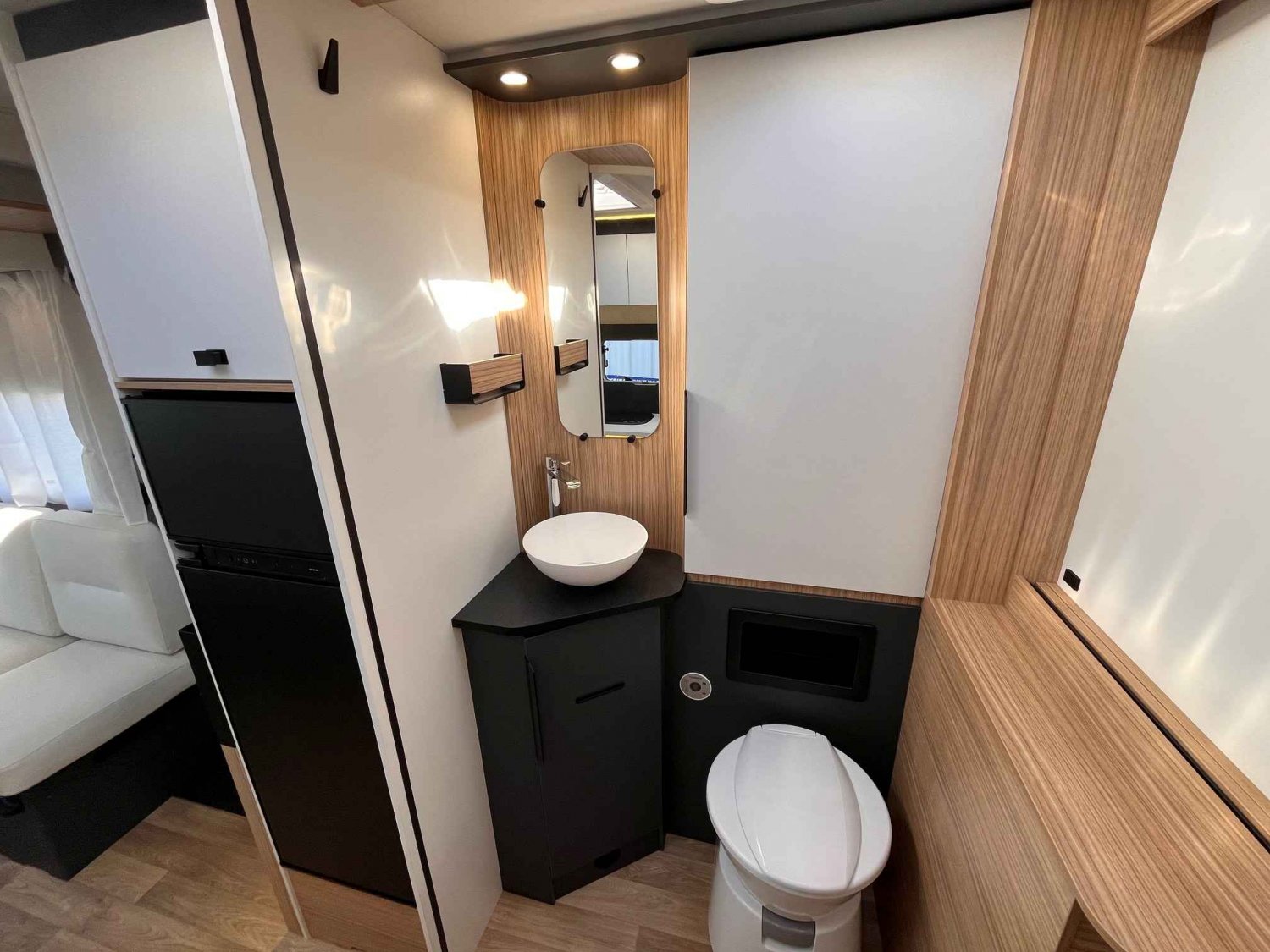 Antoine Caravanes et Camping Car P 690 Pilote