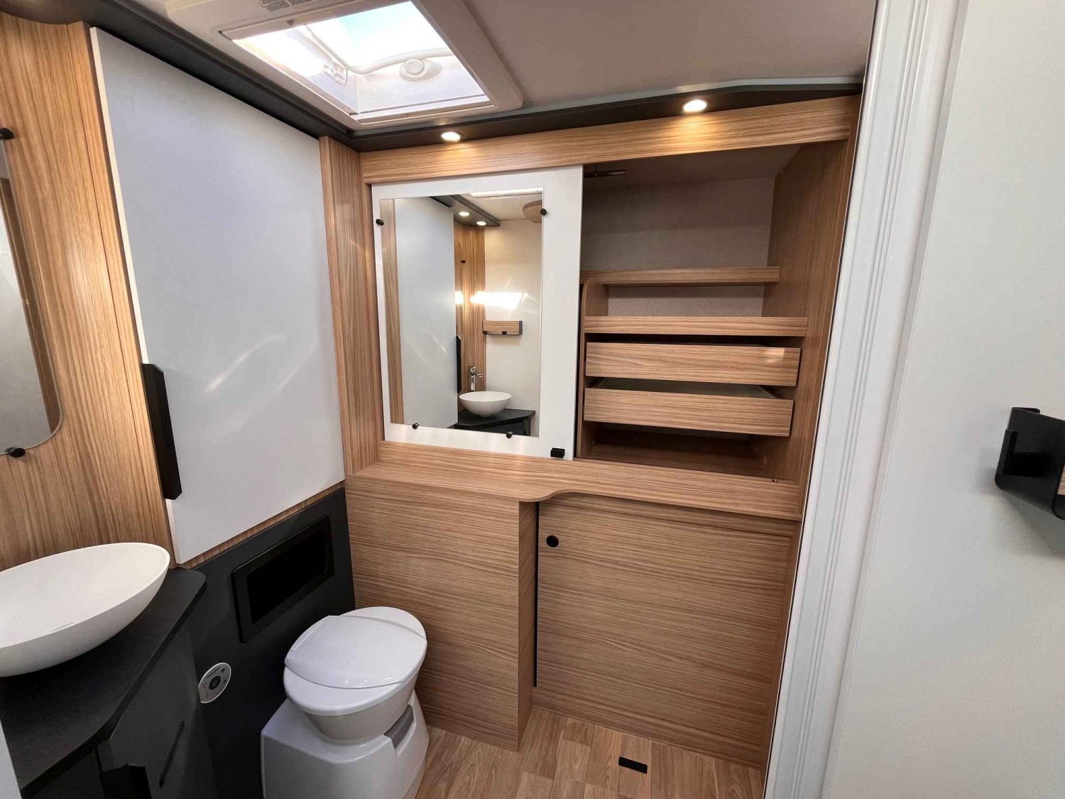 Antoine Caravanes et Camping Car P 690 Pilote