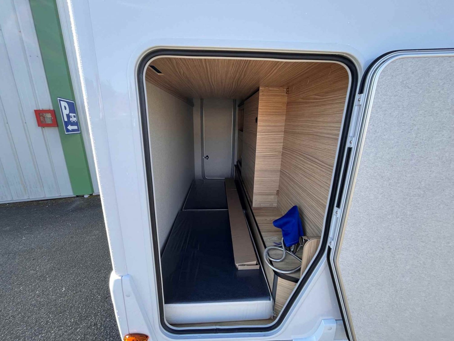 Antoine Caravanes et Camping Car P 690 Pilote