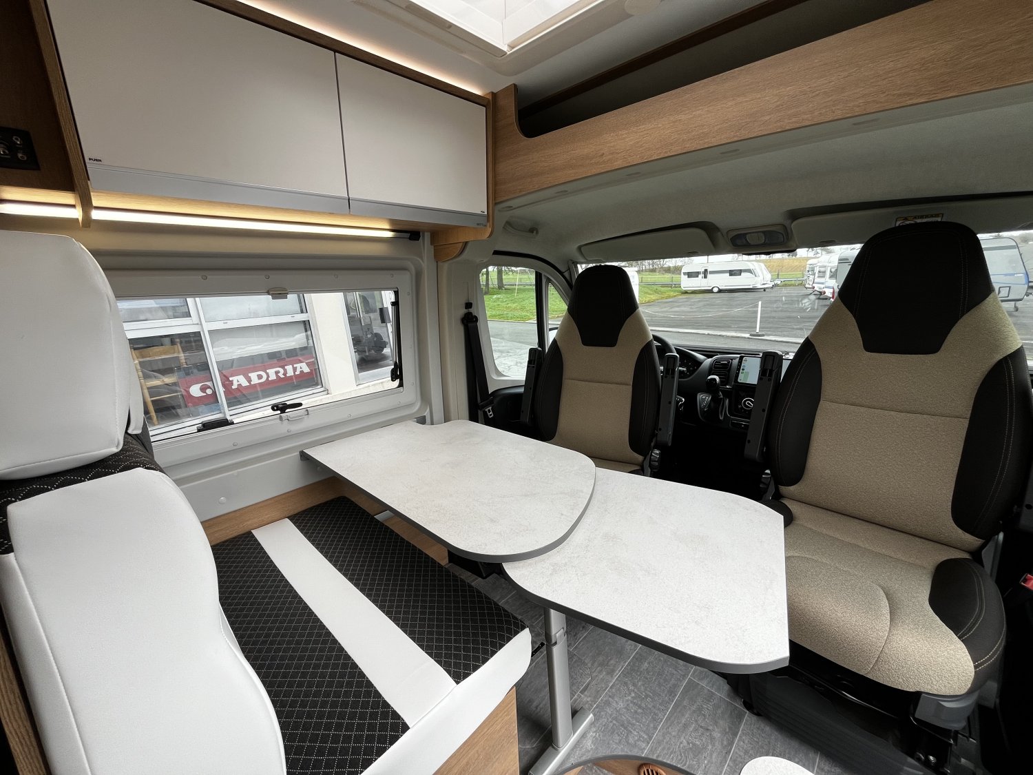 Antoine Caravanes et Camping Car 60 T Giottiline