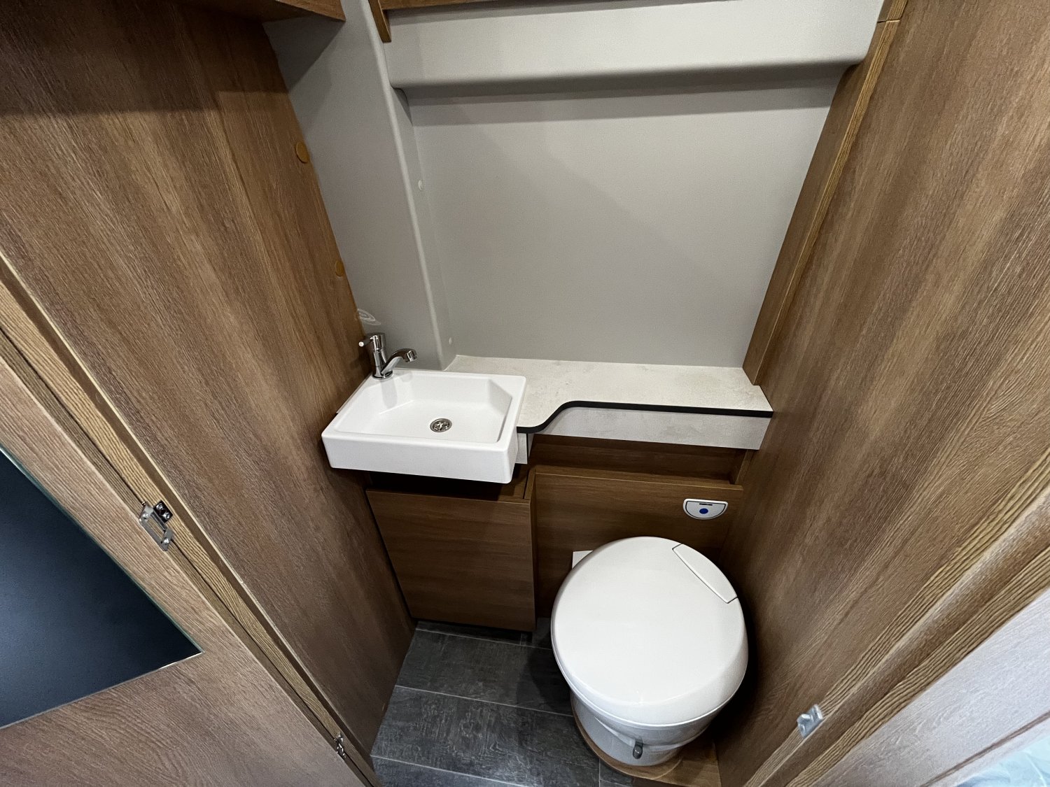 Antoine Caravanes et Camping Car 60 T Giottiline