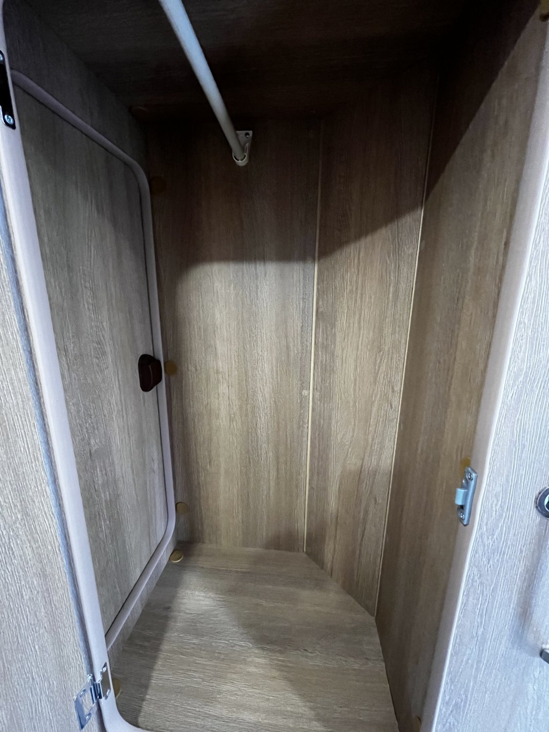 Antoine Caravanes et Camping Car 60 T Giottiline