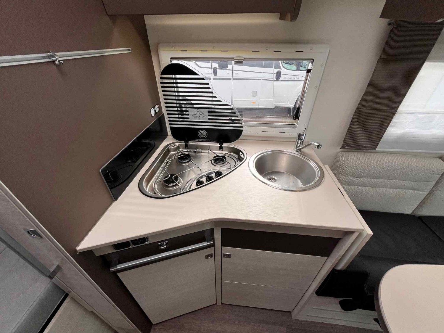 Antoine Caravanes et Camping Car GENESIS 275 Challenger