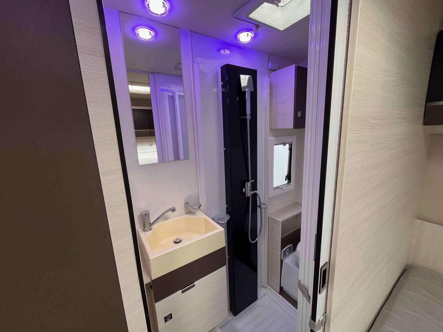 Antoine Caravanes et Camping Car GENESIS 275 Challenger