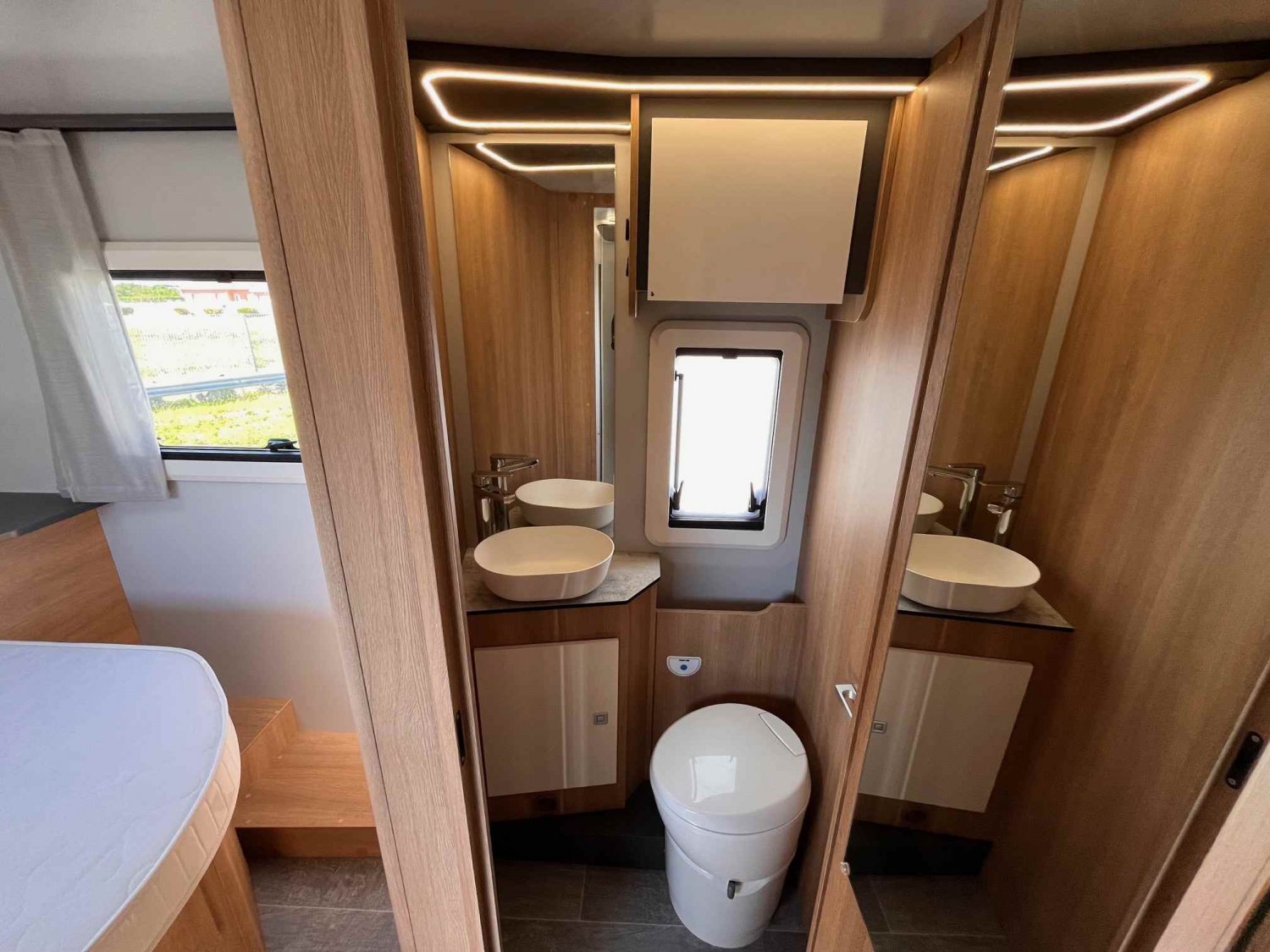 Antoine Caravanes et Camping Car GIOTTILINE TOSCAN 74 NF Giottiline