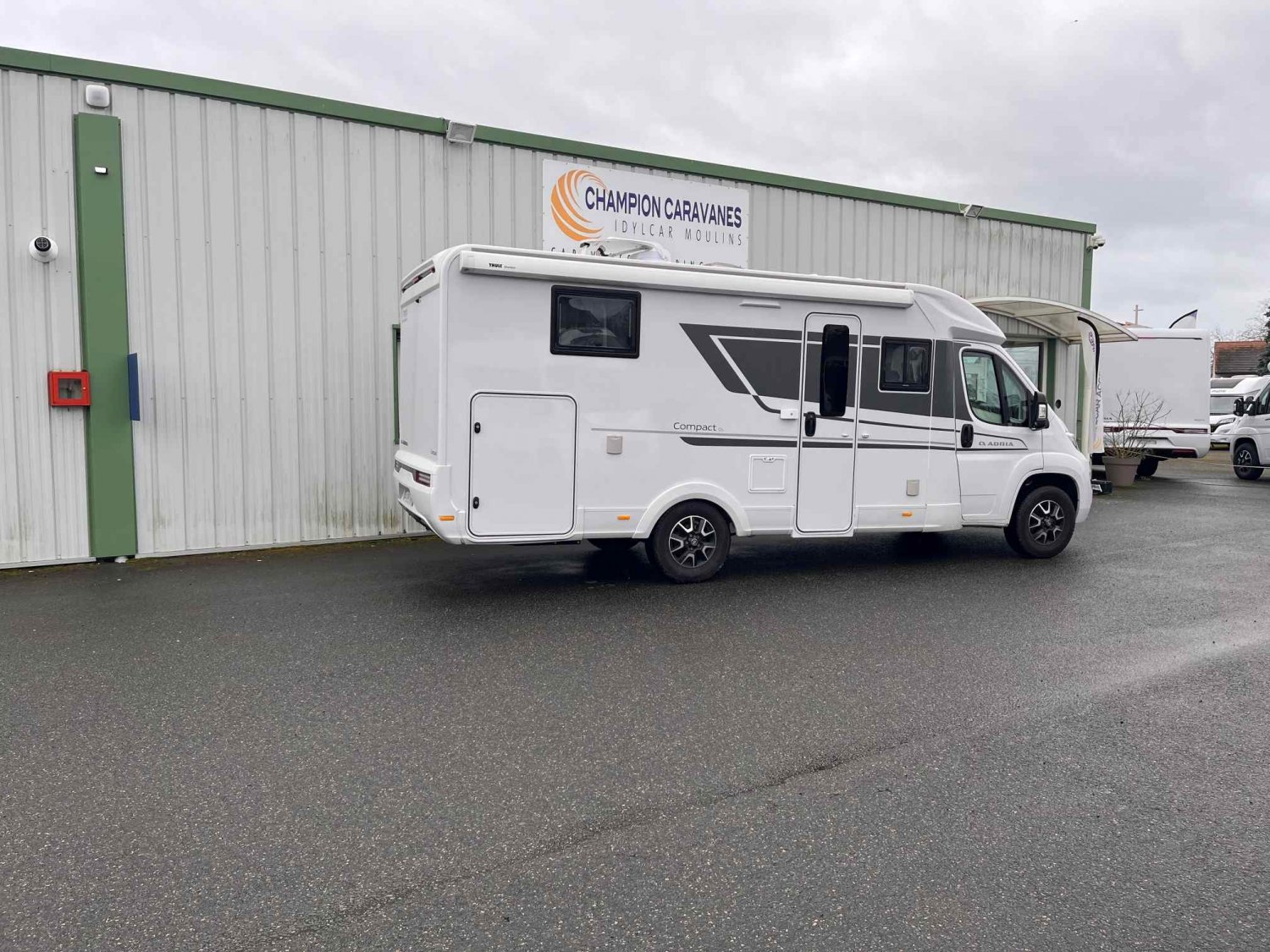 Antoine Caravanes et Camping Car COMPACT DL Adria