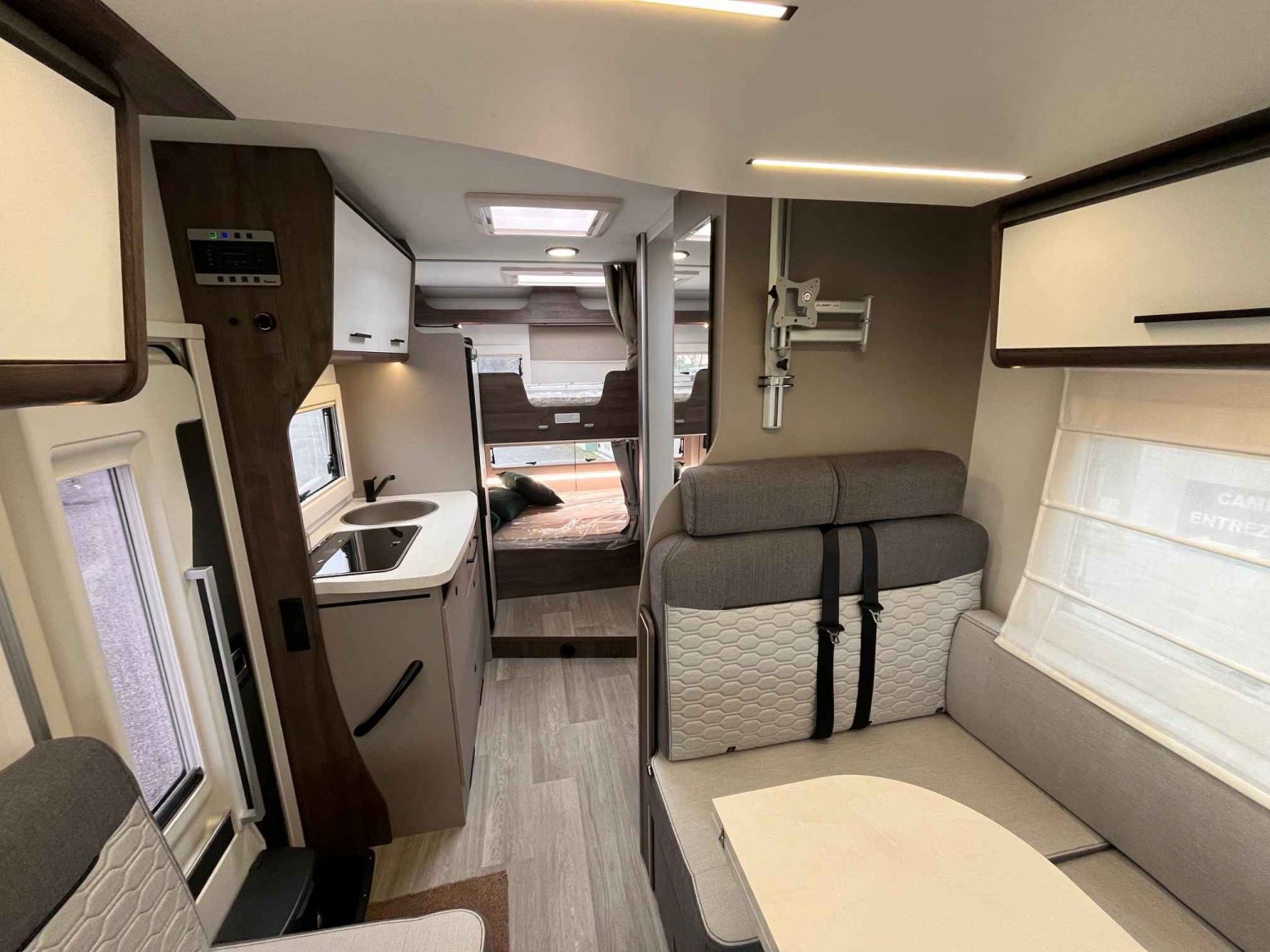 Antoine Caravanes et Camping Car TESSORO 425 Benimar