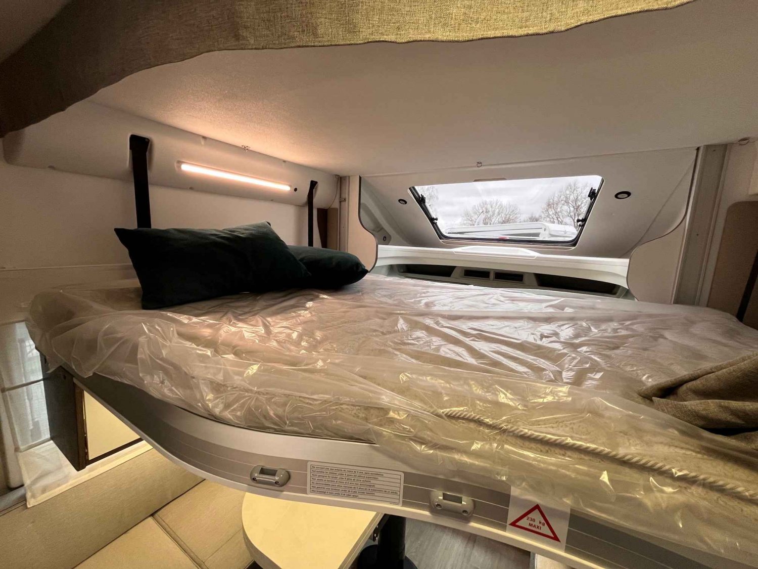 Antoine Caravanes et Camping Car TESSORO 425 Benimar