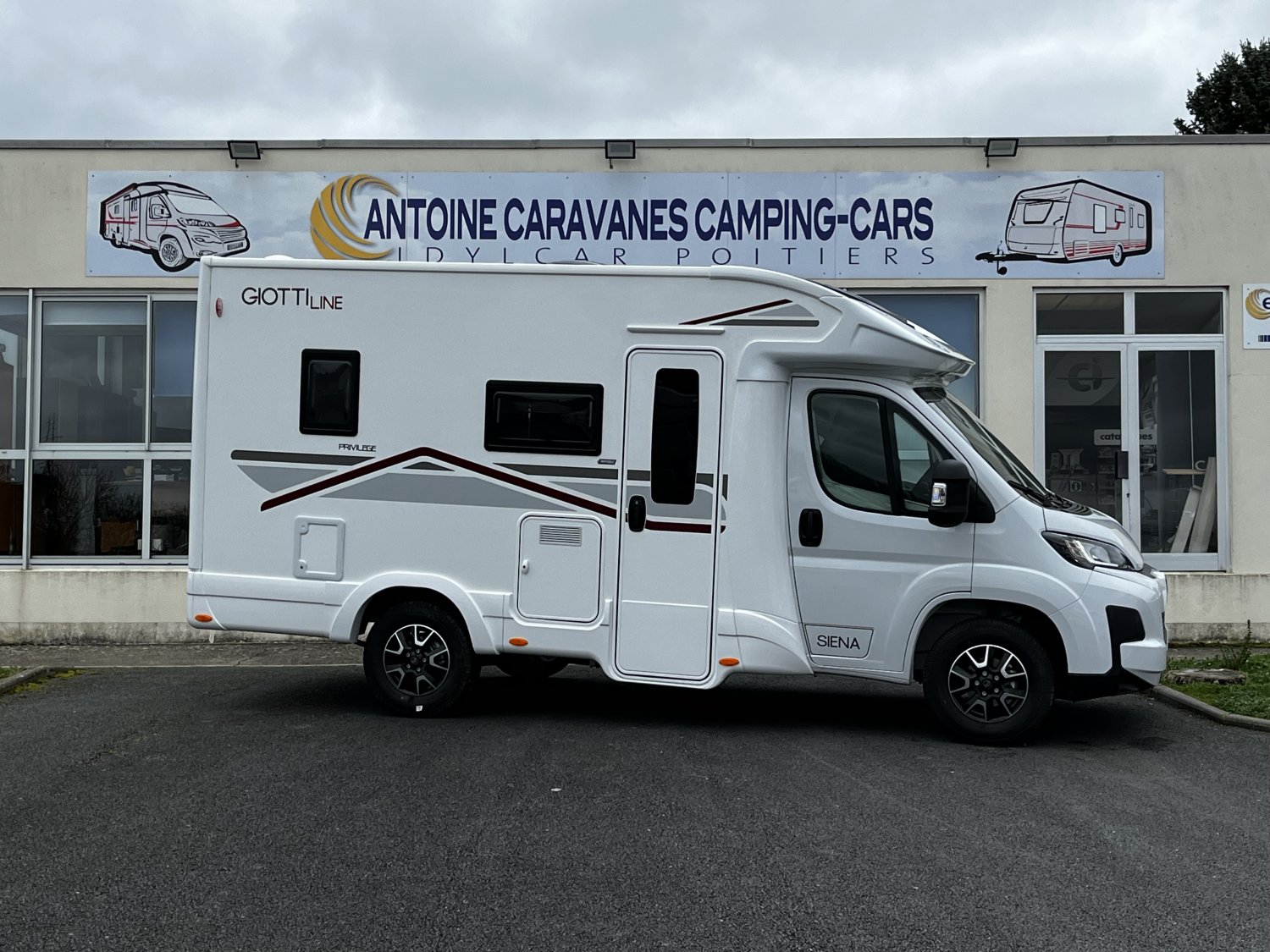 Antoine Caravanes et Camping Car - Giottiline SIENA 330 à 63 996&euro;