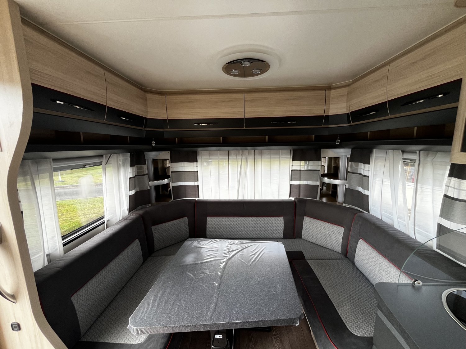 Antoine Caravanes et Camping Car - Hobby De Luxe Edition 460 UFe à 19 990&euro;