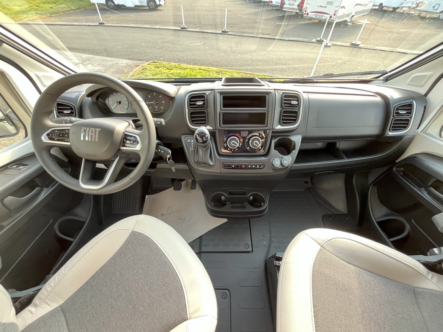 Antoine Caravanes et Camping Car MATRIX 650 DC 60th Adria