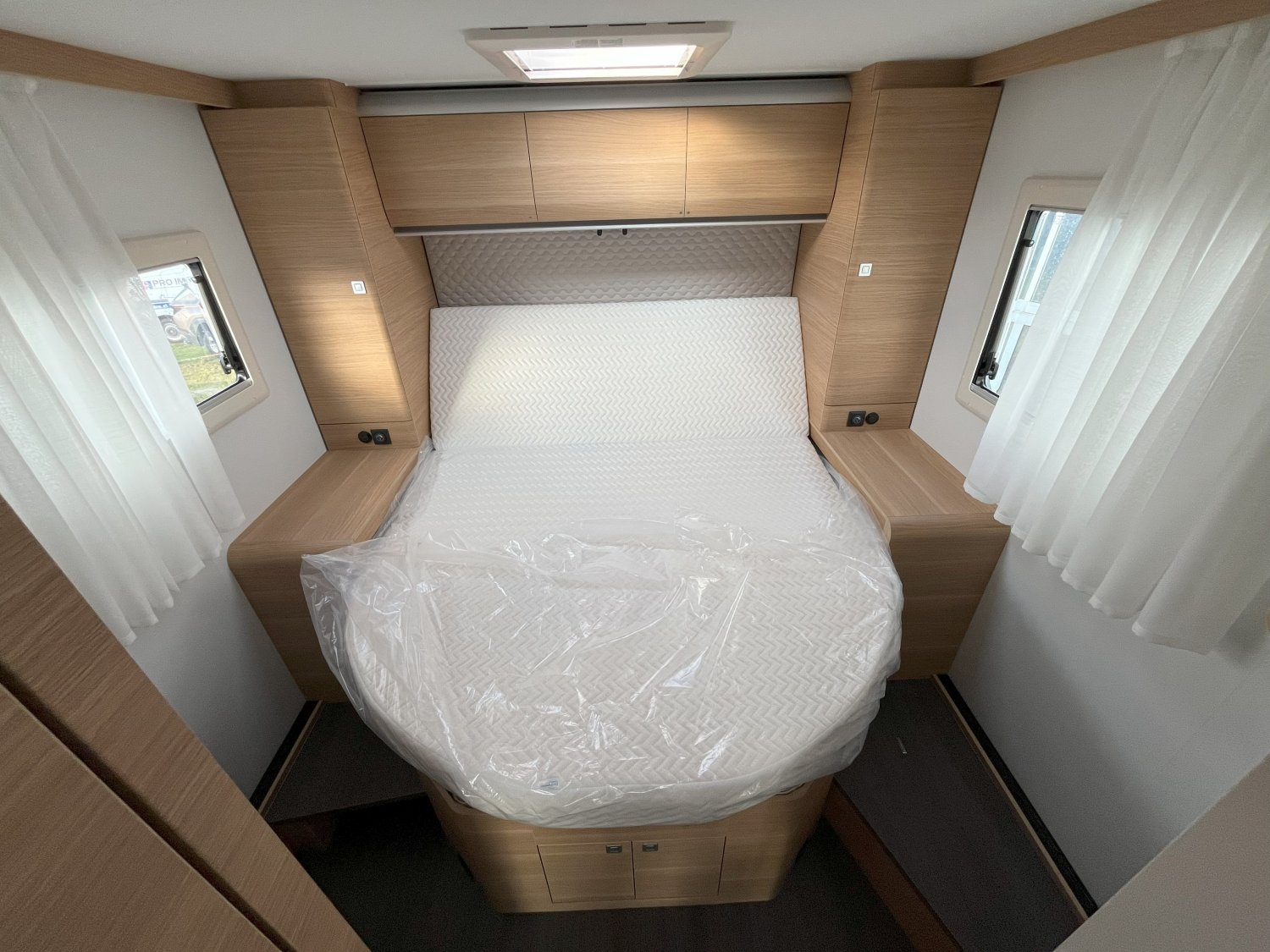 Antoine Caravanes et Camping Car MATRIX 650 DC 60th Adria