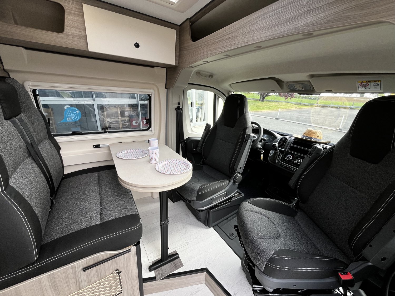 Antoine Caravanes et Camping Car R602A Randger