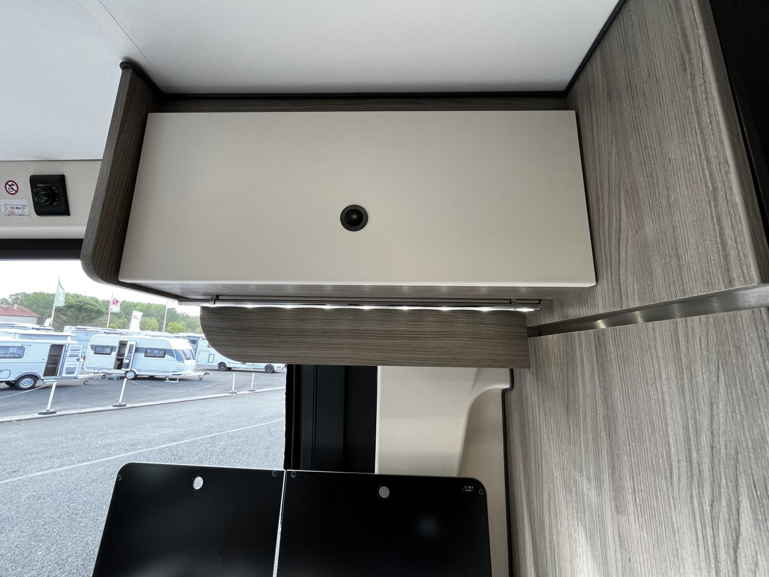 Antoine Caravanes et Camping Car R602A Randger