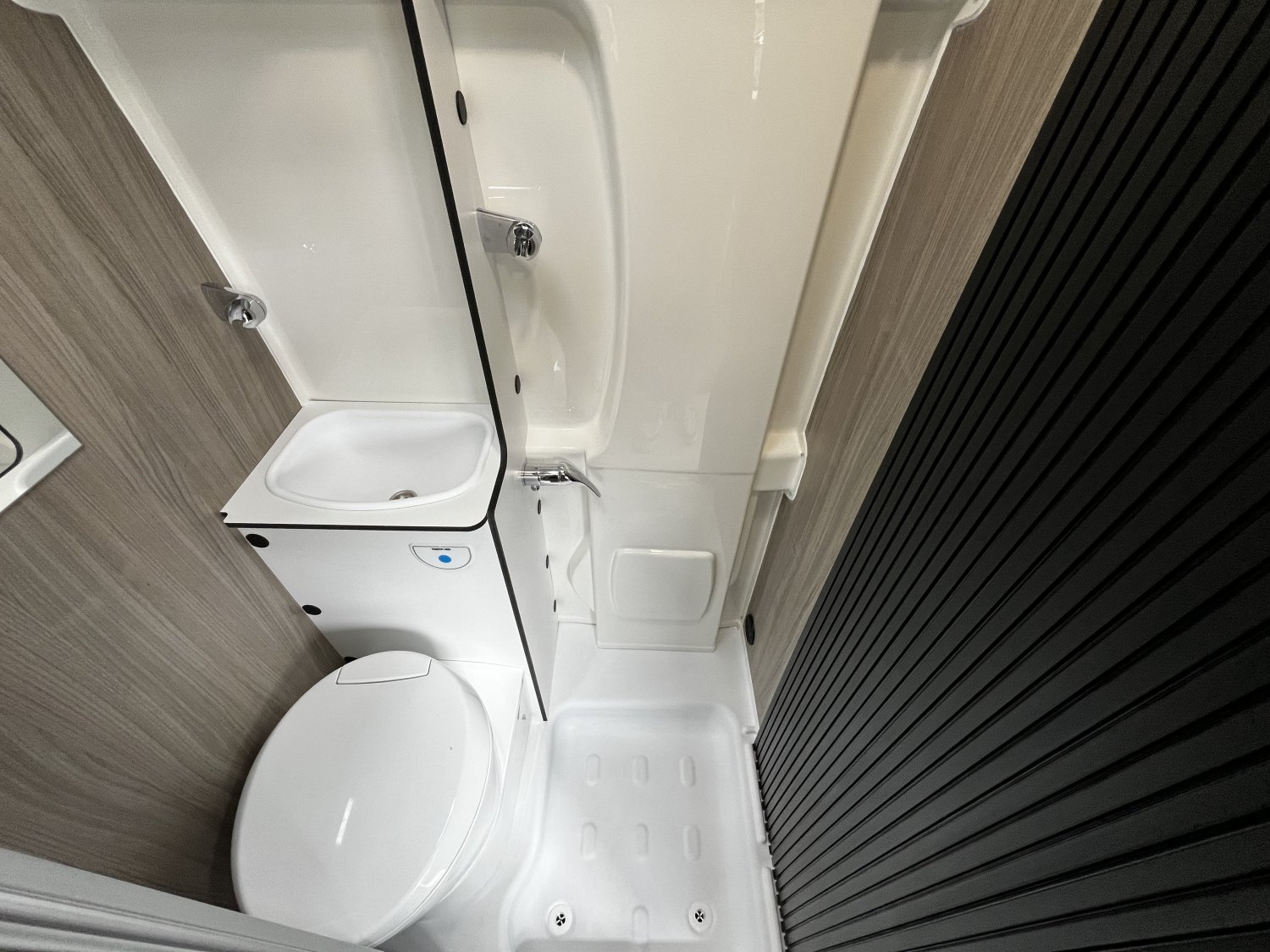 Antoine Caravanes et Camping Car R602A Randger