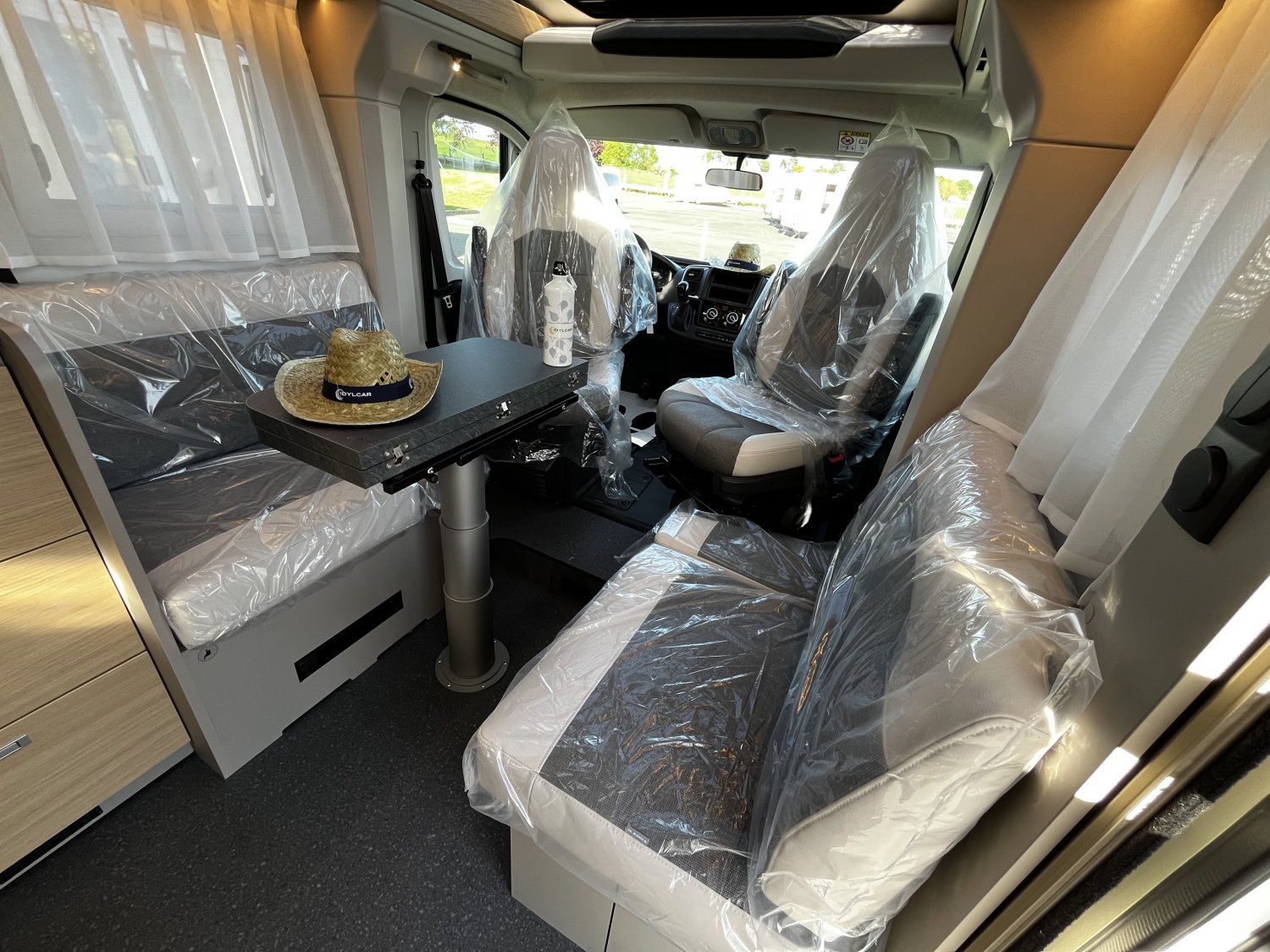 Antoine Caravanes et Camping Car COMPACT DC Adria