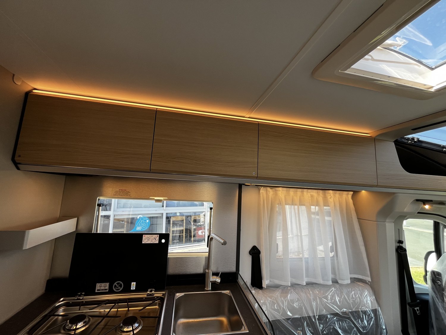 Antoine Caravanes et Camping Car COMPACT DC Adria