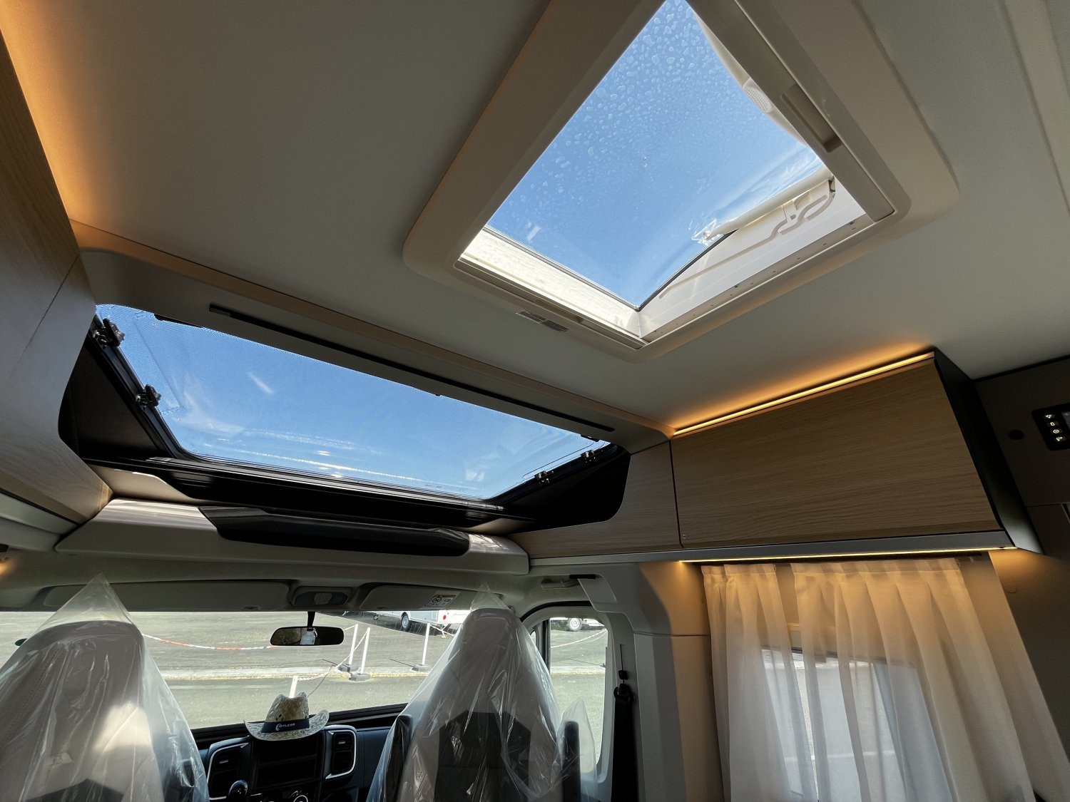 Antoine Caravanes et Camping Car COMPACT DC Adria
