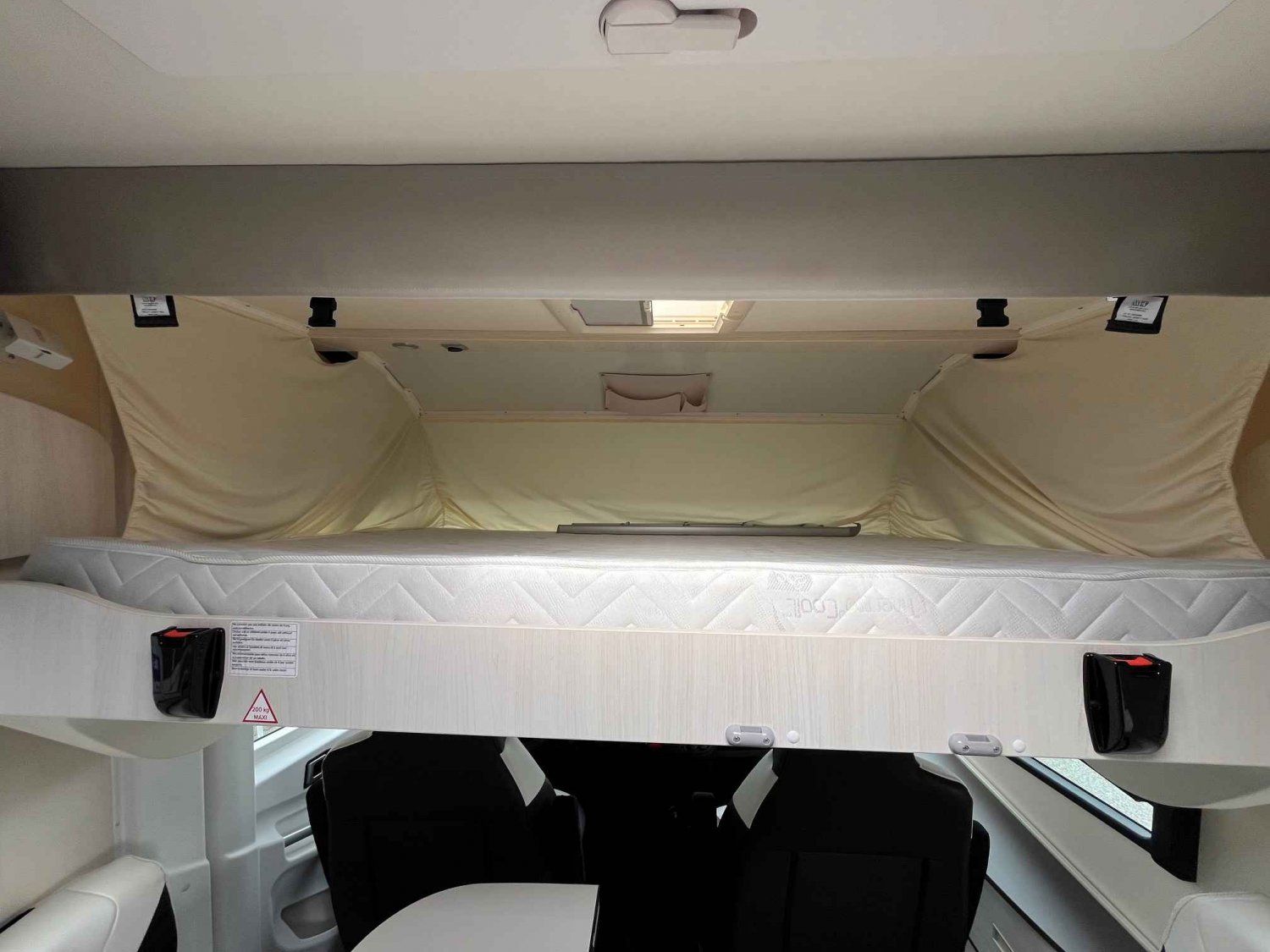 Antoine Caravanes et Camping Car CHAUSSON 6010 EXALTIS Chausson