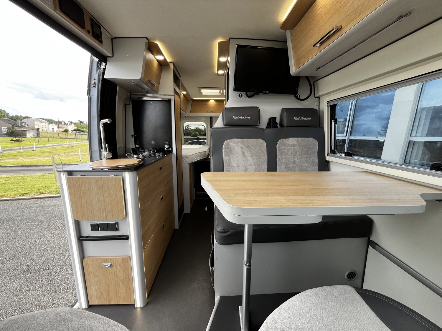 Antoine Caravanes et Camping Car DUOVAN SEJOUR Font Vend&ocirc;me