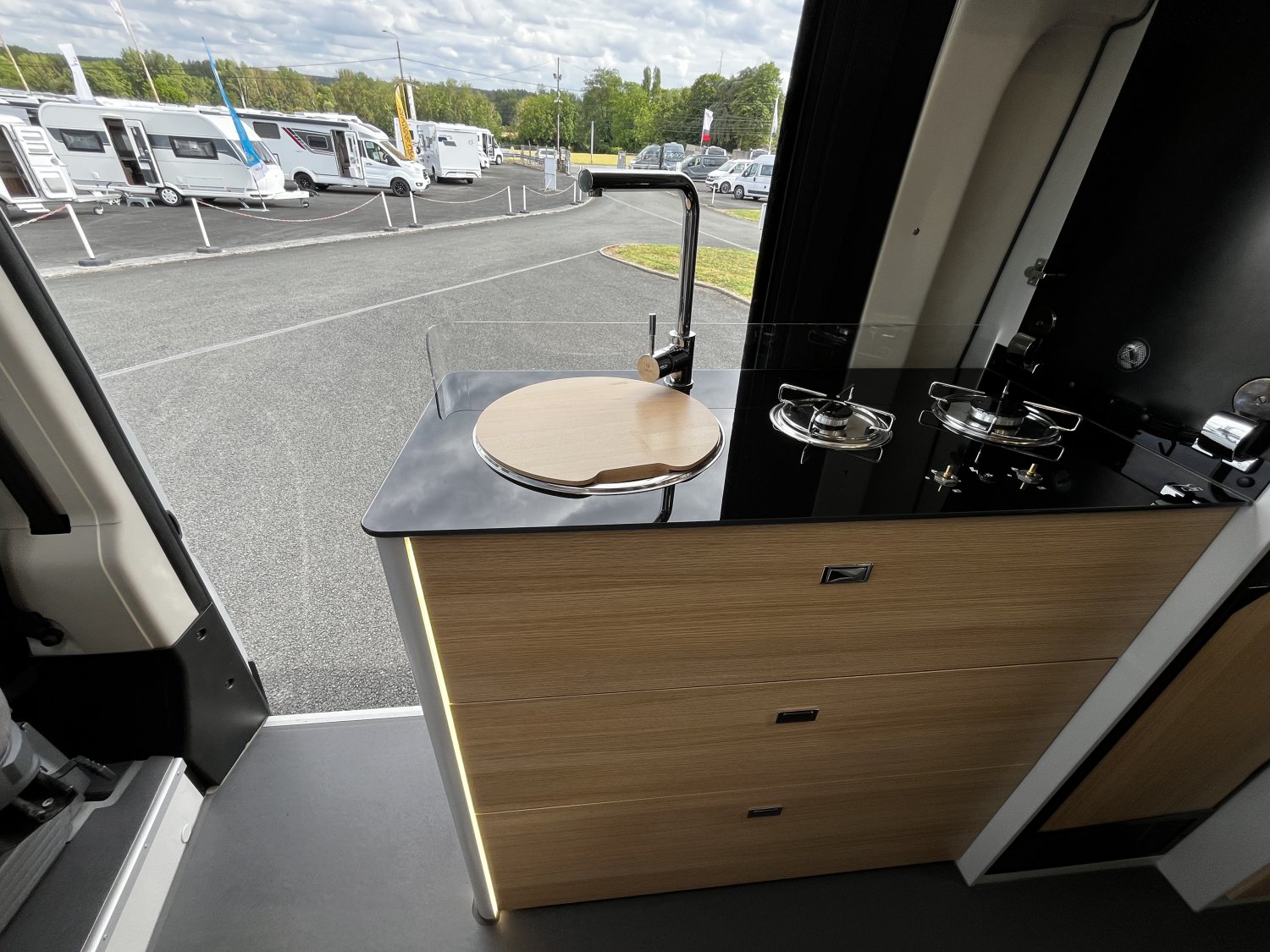 Antoine Caravanes et Camping Car DUOVAN SEJOUR Font Vend&ocirc;me