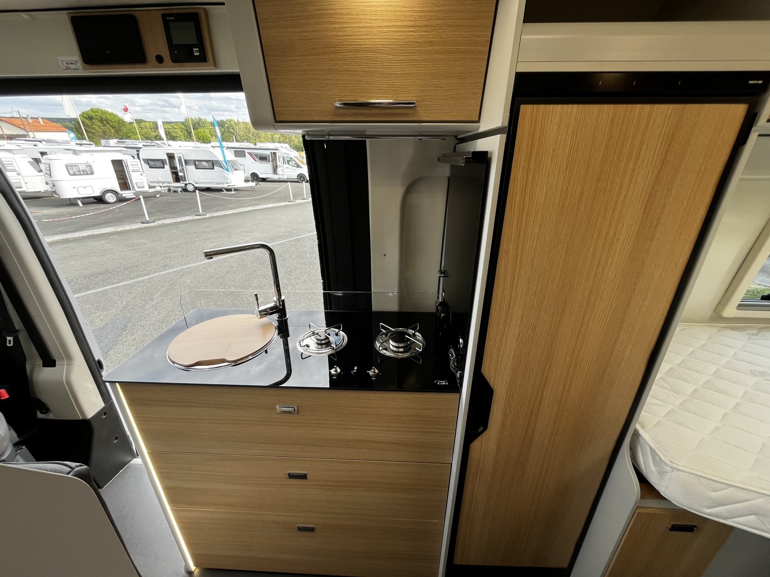 Antoine Caravanes et Camping Car DUOVAN SEJOUR Font Vend&ocirc;me