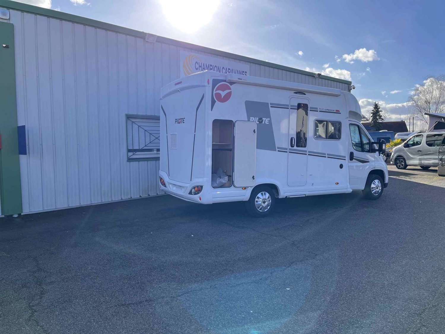 Antoine Caravanes et Camping Car P620 EXPRESSION Pilote