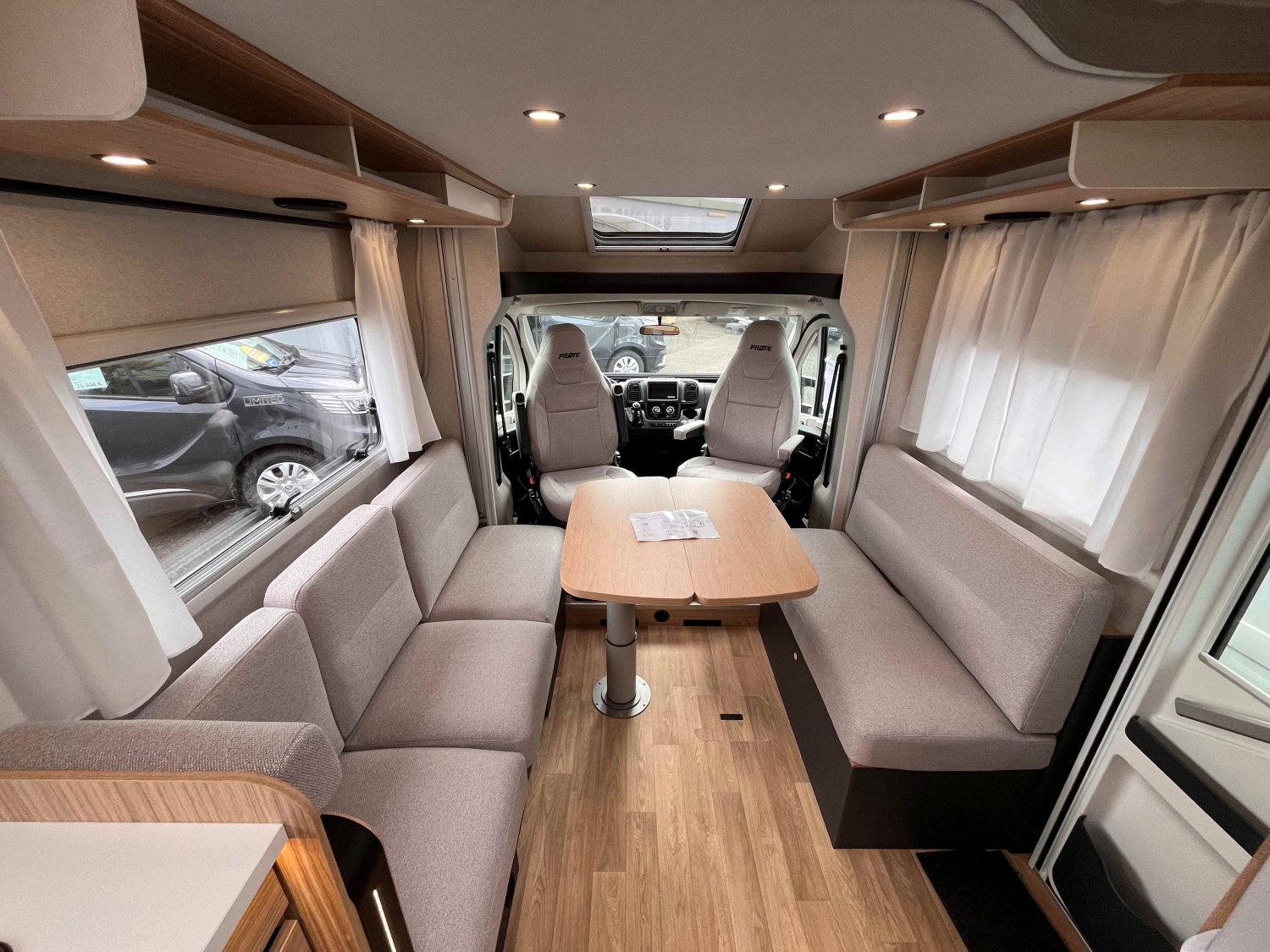 Antoine Caravanes et Camping Car P620 EXPRESSION Pilote