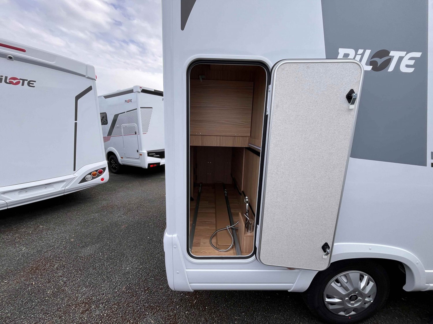 Antoine Caravanes et Camping Car P620 EXPRESSION Pilote
