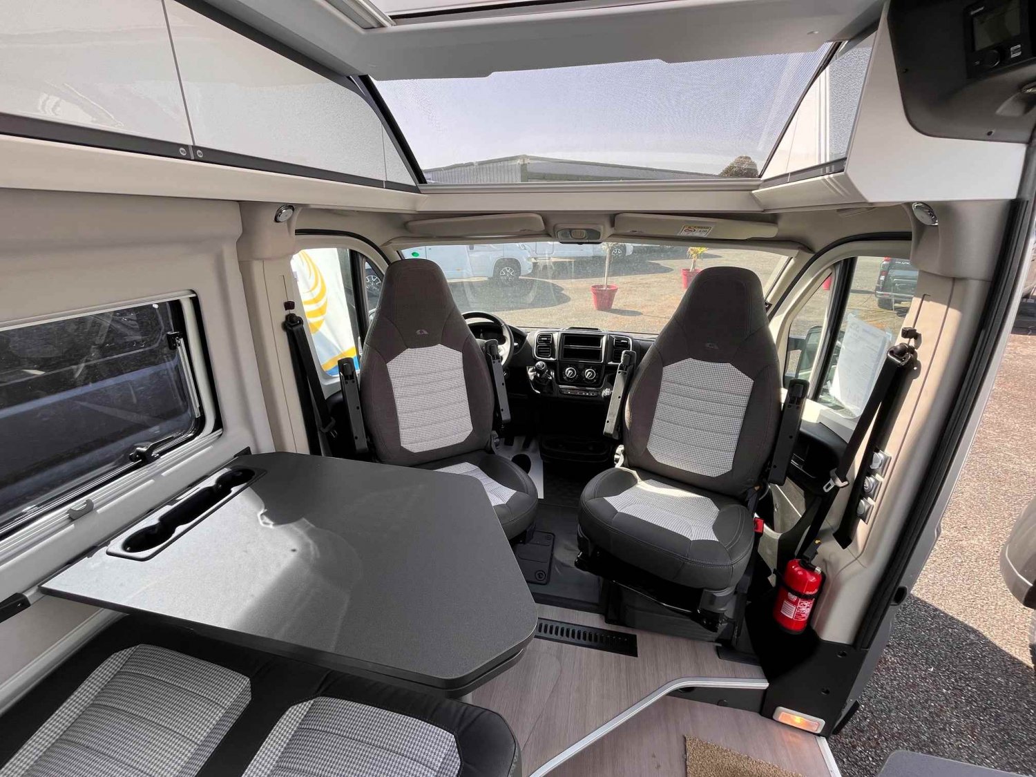 Antoine Caravanes et Camping Car TWIN SUPREME 600 SPB Adria