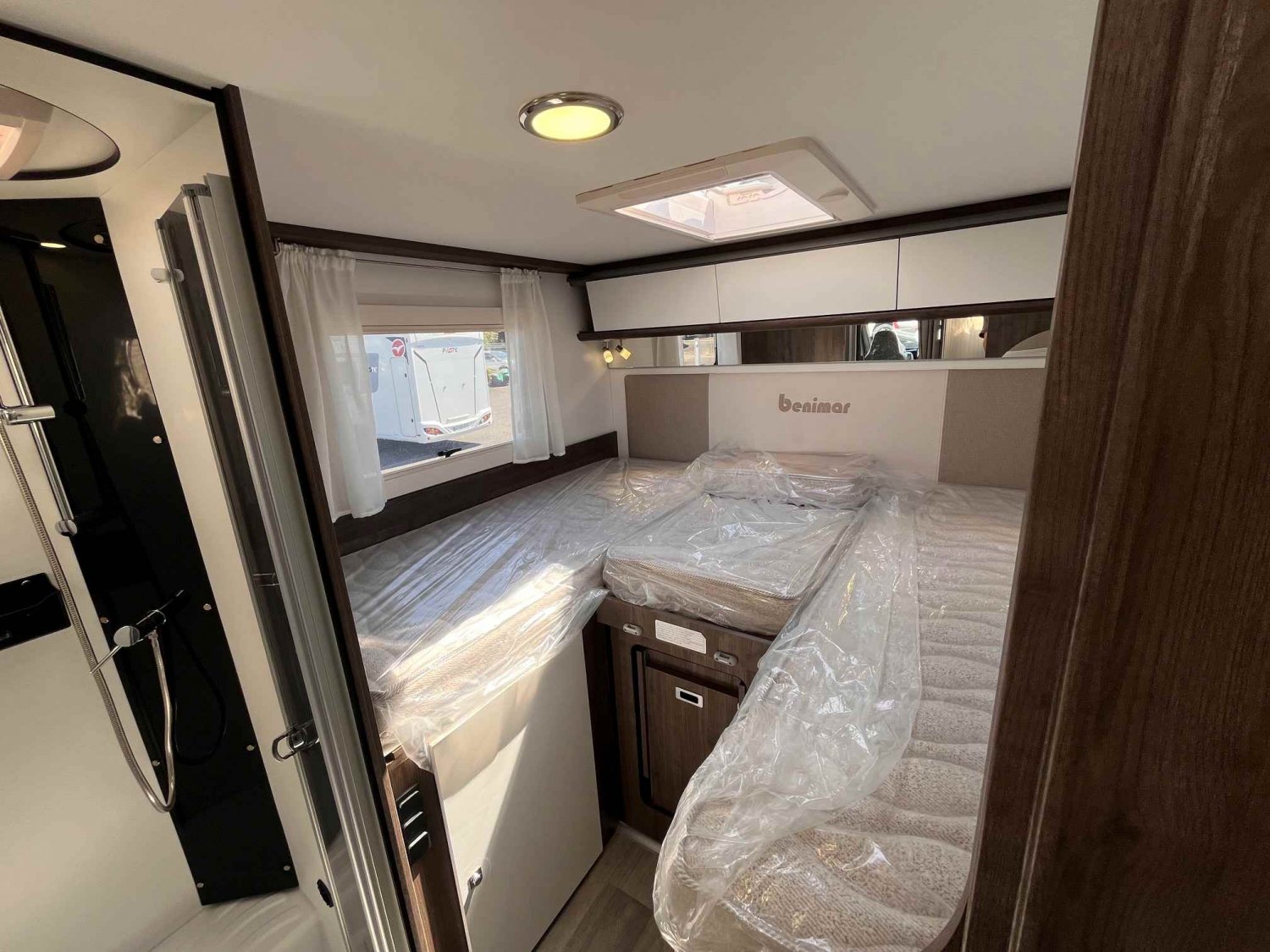 Antoine Caravanes et Camping Car TESSORO 463 UP Benimar