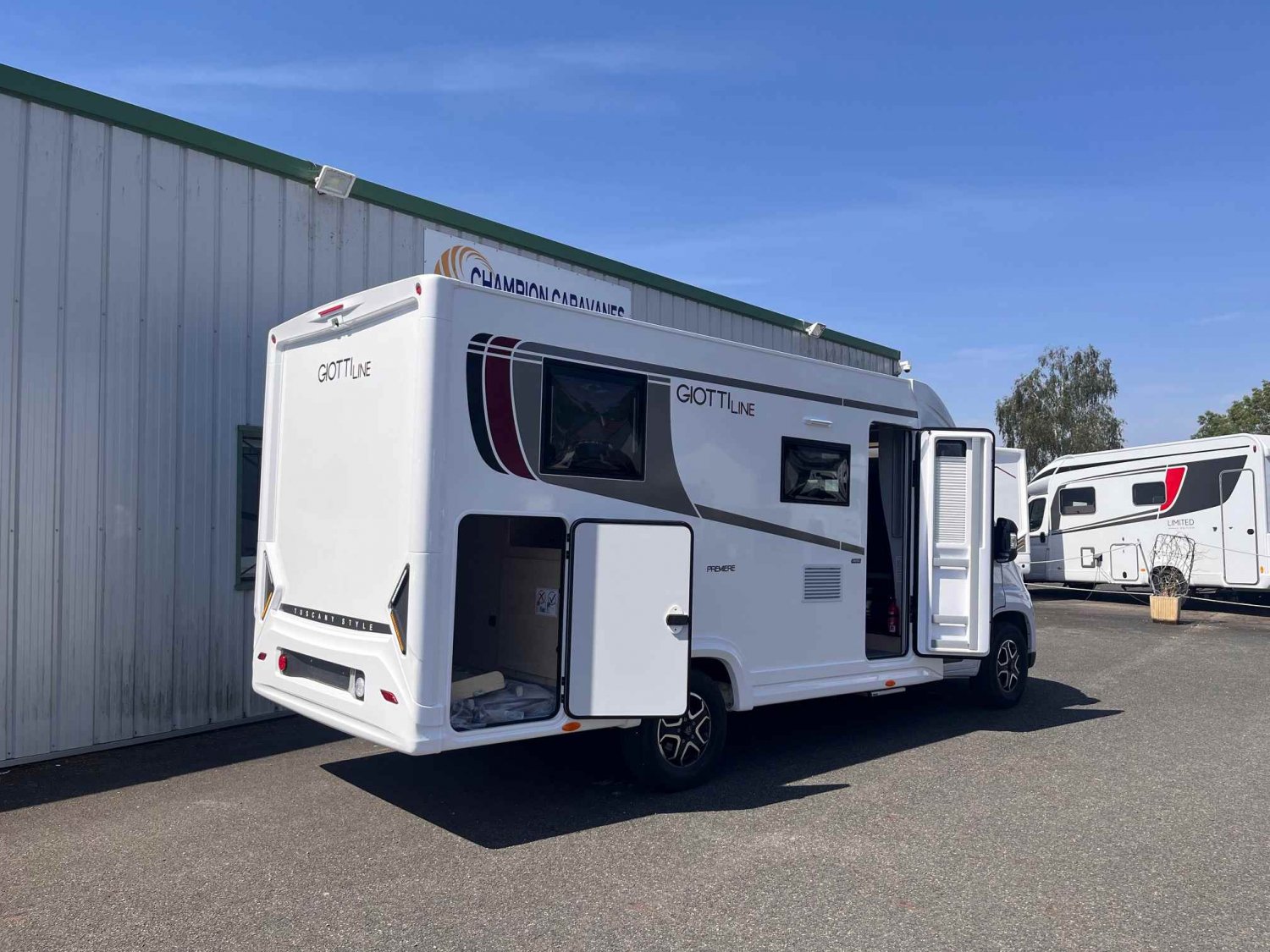 Antoine Caravanes et Camping Car COMPACT CX66 PREMIERE EDITION Giottiline