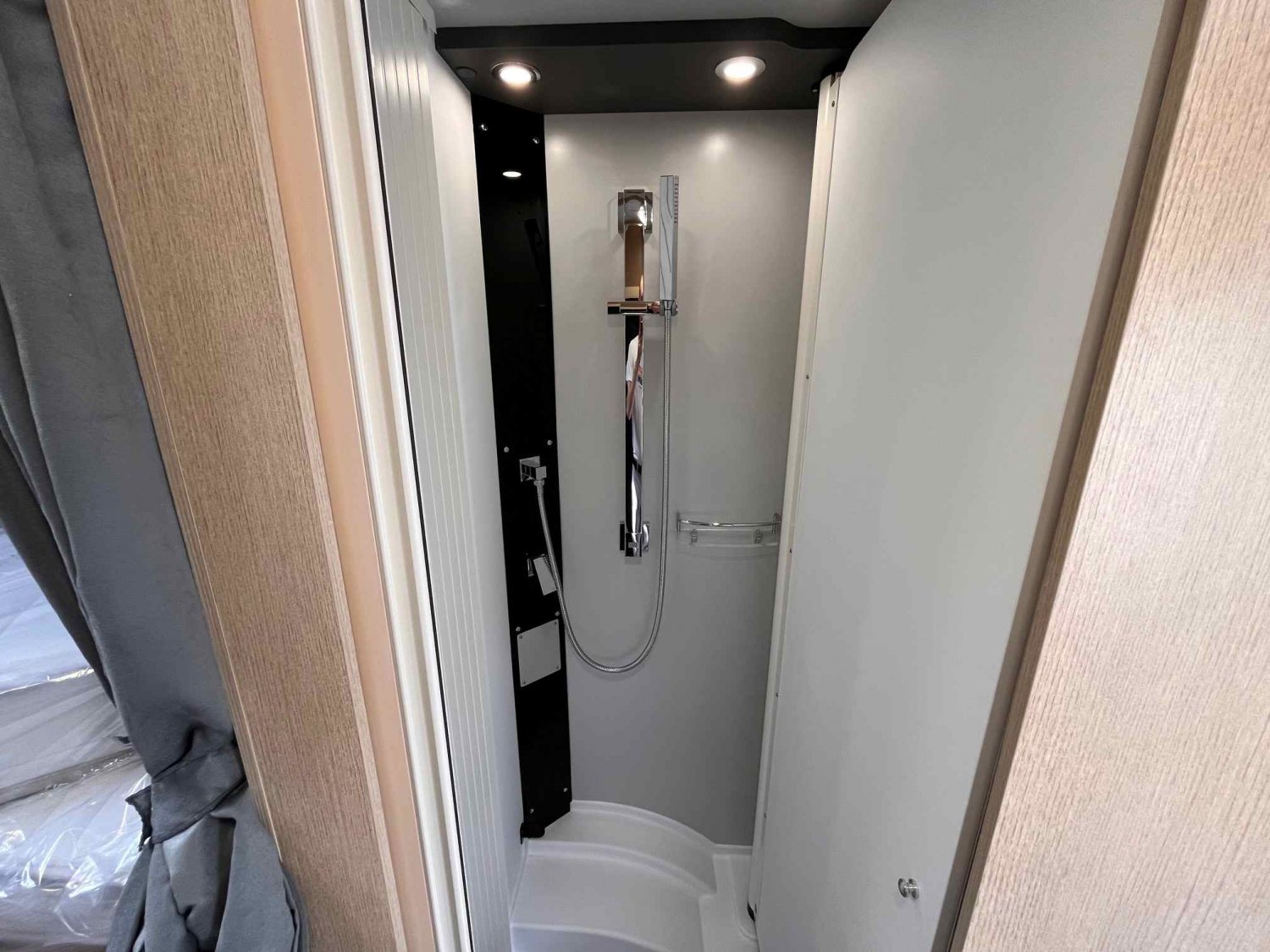 Antoine Caravanes et Camping Car COMPACT CX66 PREMIERE EDITION Giottiline