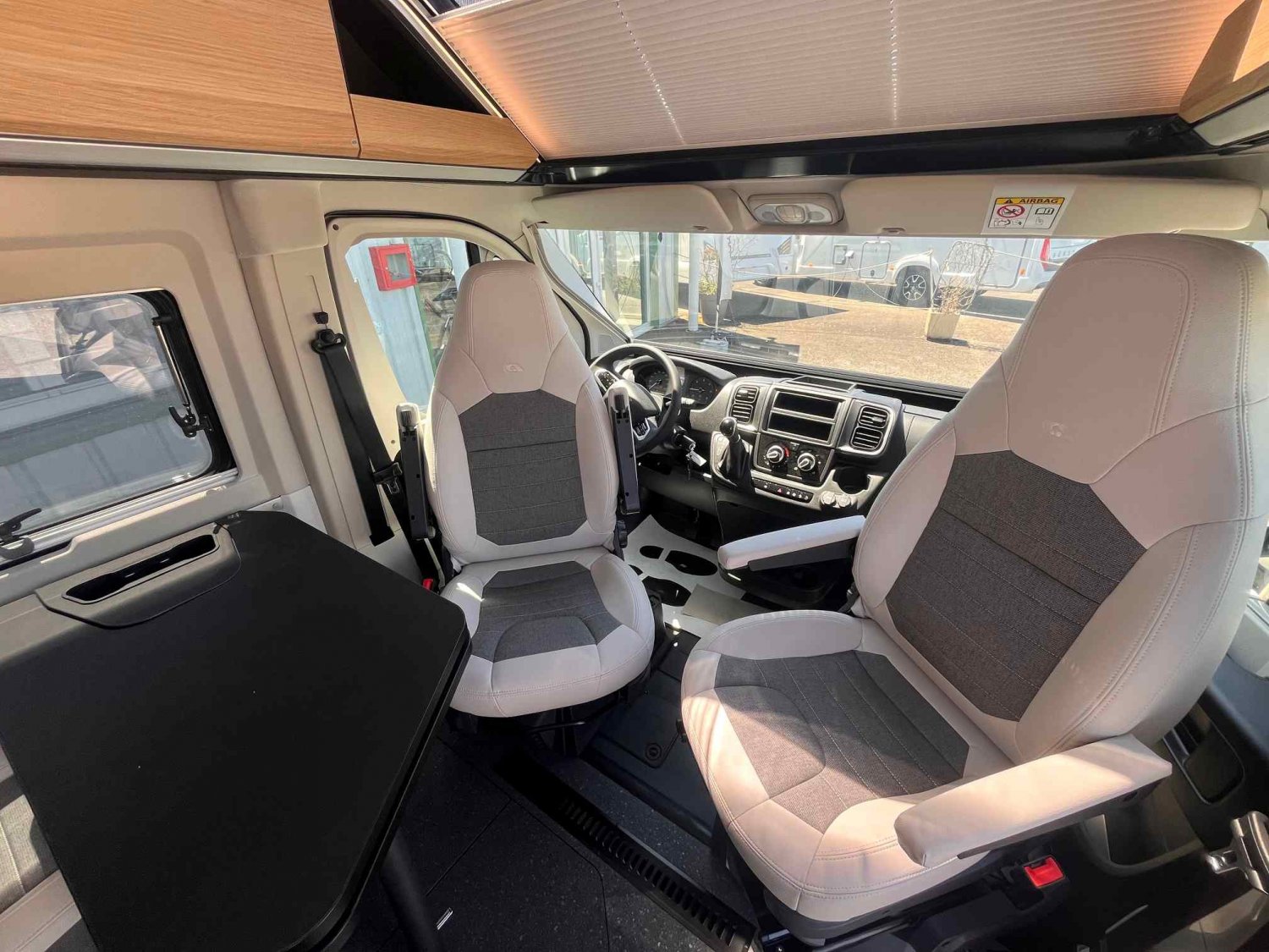 Antoine Caravanes et Camping Car TWIN 640 SGX 60 Years Adria
